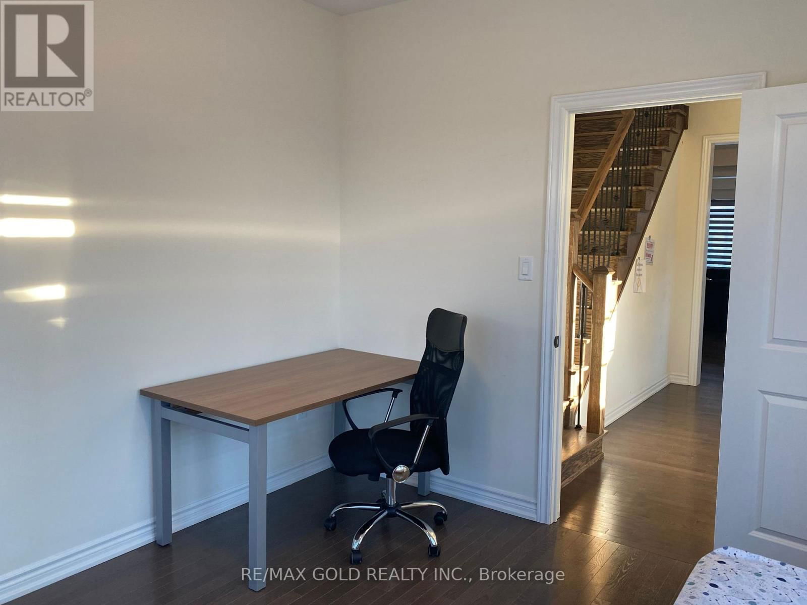 537 VETERANS DRIVE Image 36