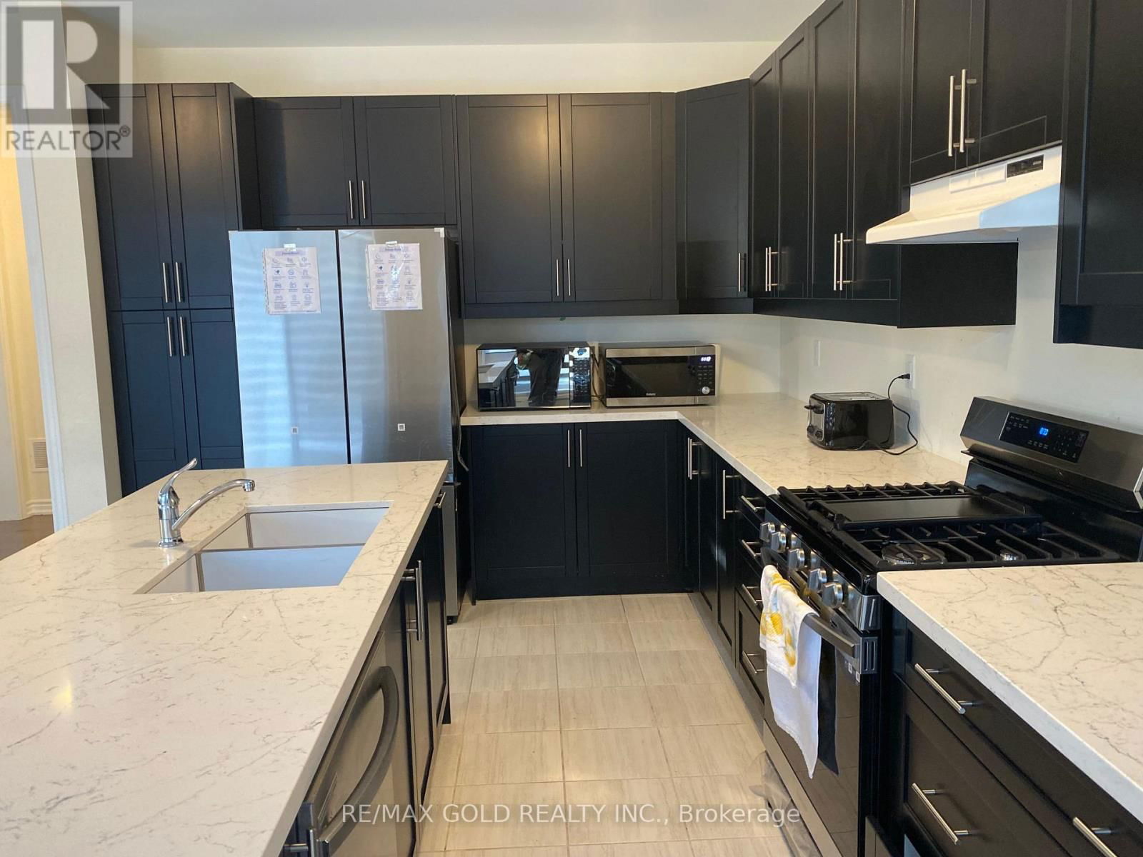 537 VETERANS DRIVE Image 41