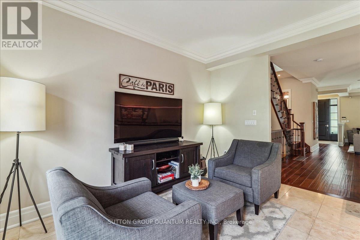2378 MARINE DRIVE Image 10