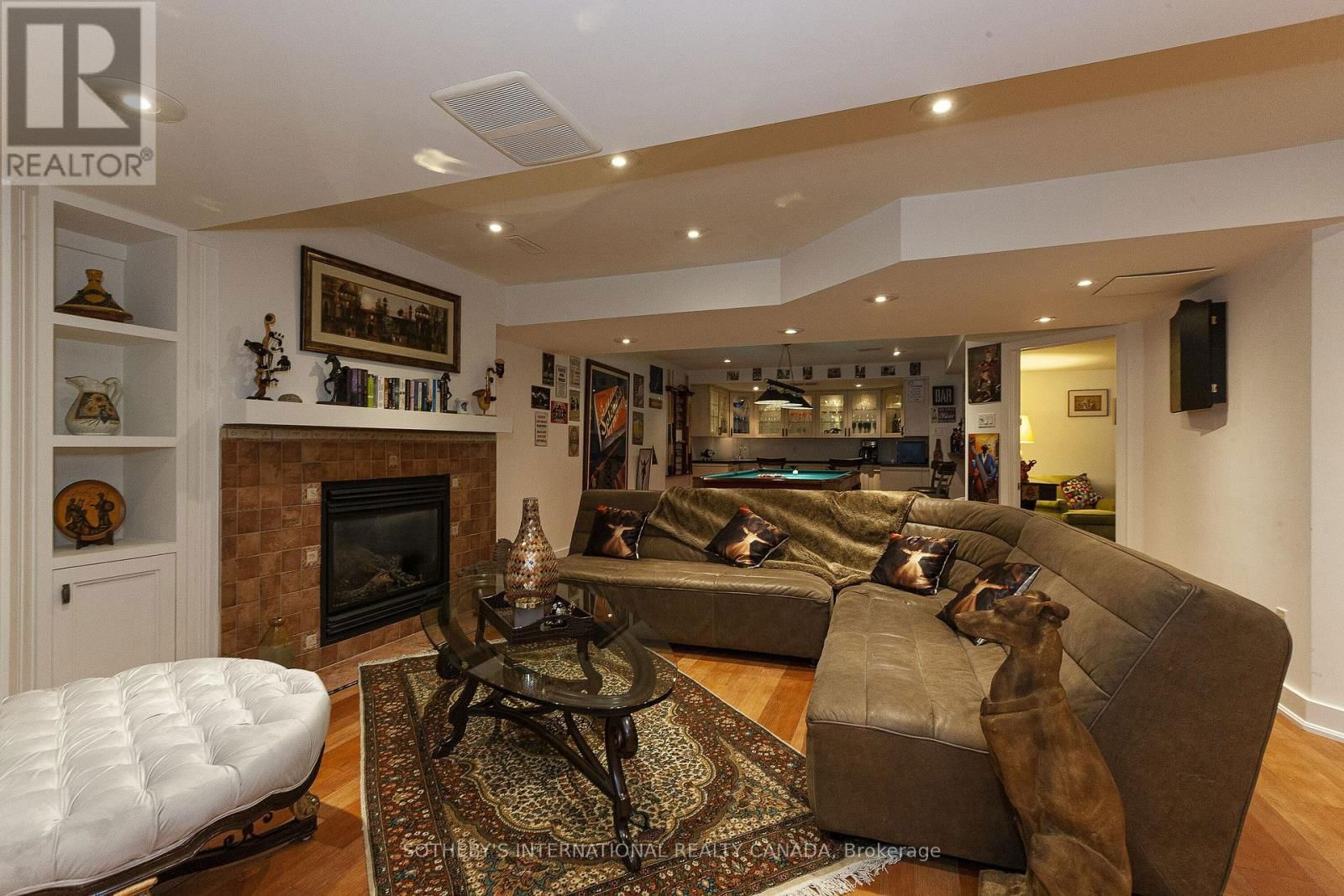 2074 BRAYS LANE Image 24