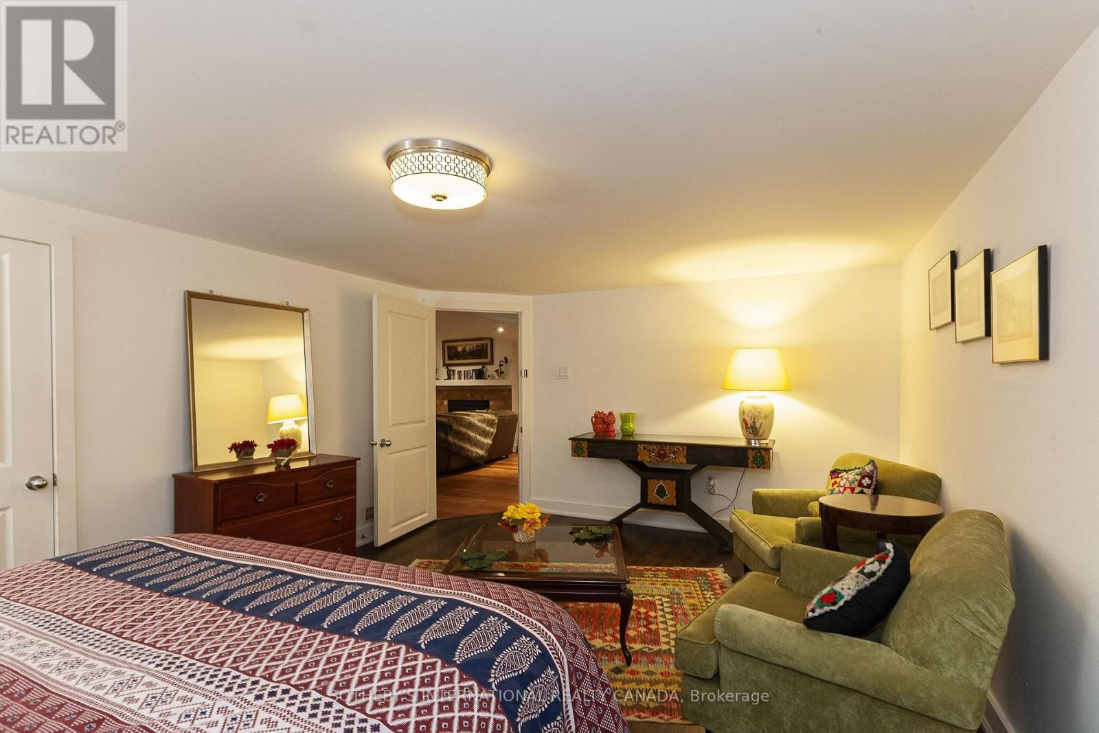 2074 BRAYS LANE Image 28