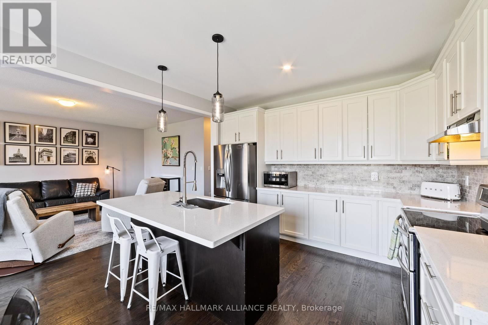 569 LANGHOLM STREET Image 11
