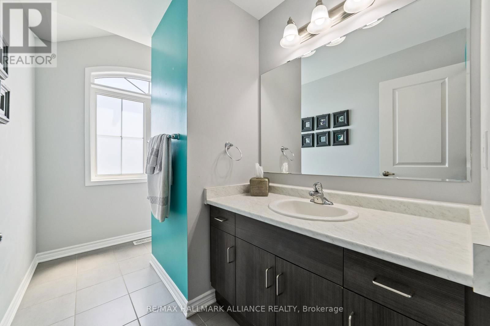 569 LANGHOLM STREET Image 17