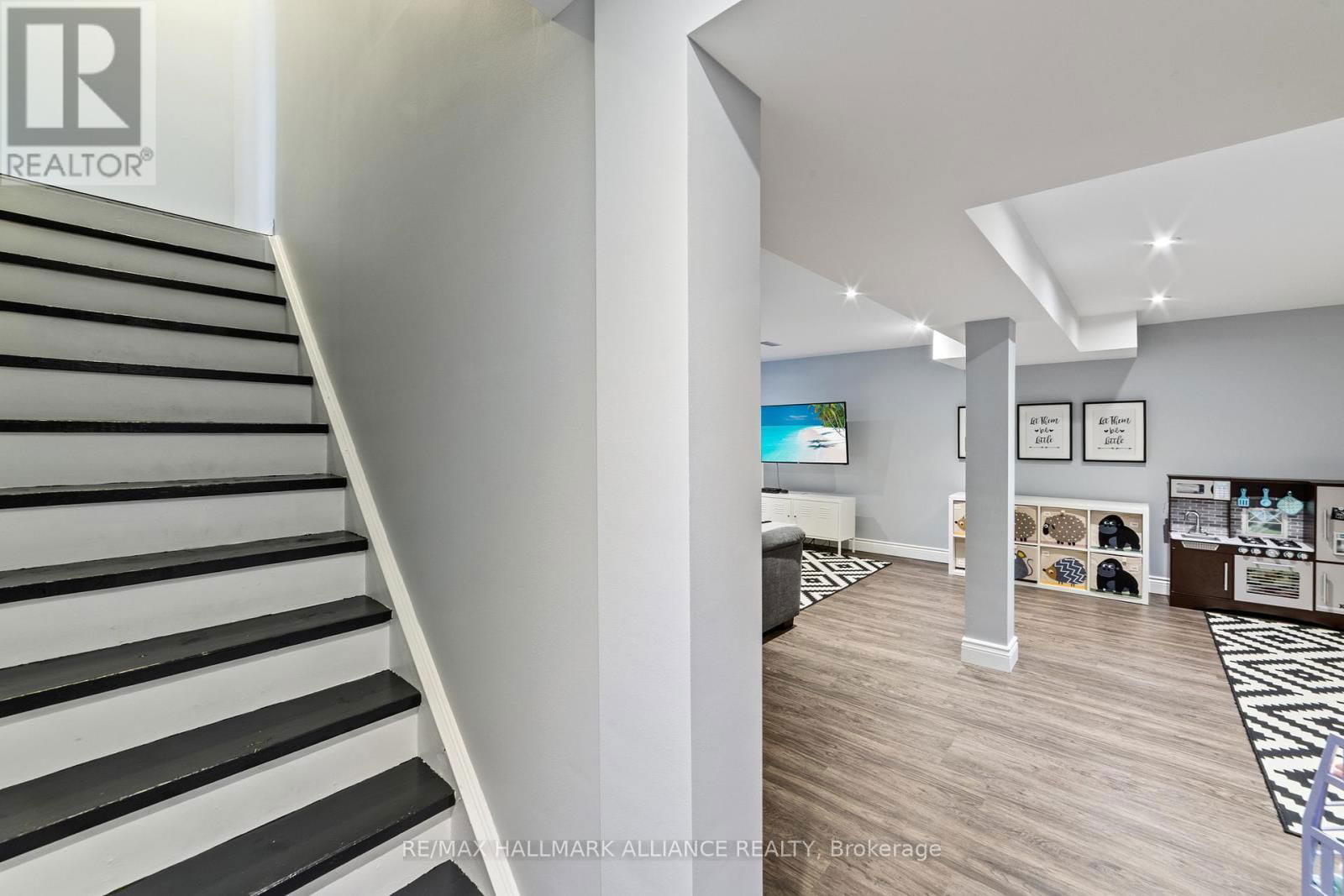 569 LANGHOLM STREET Image 27