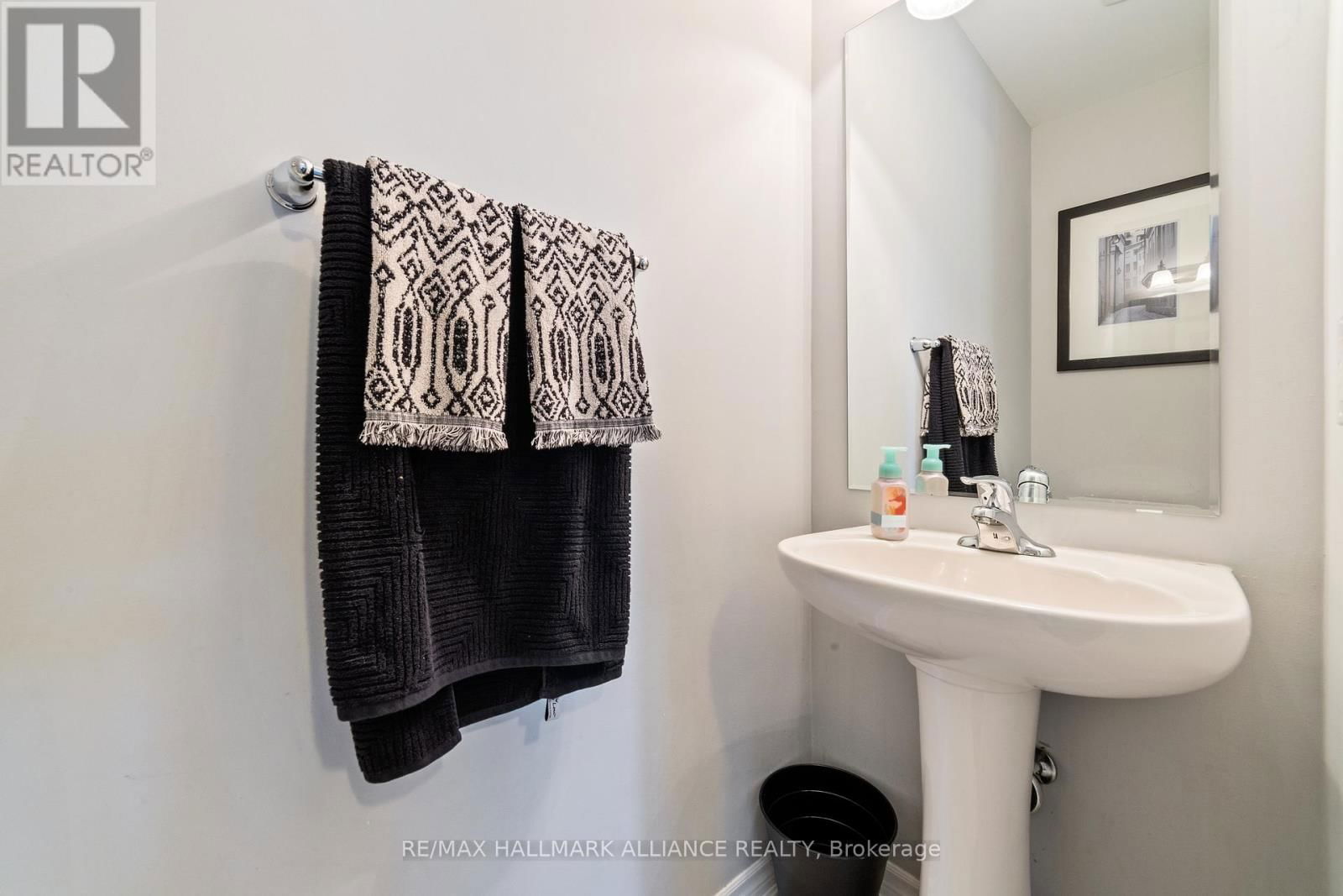 569 LANGHOLM STREET Image 5