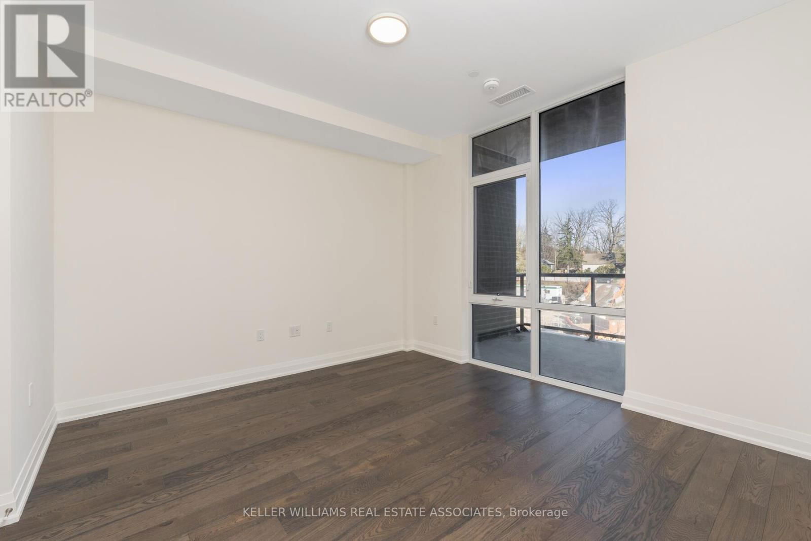 303 - 42 MILL STREET Image 12