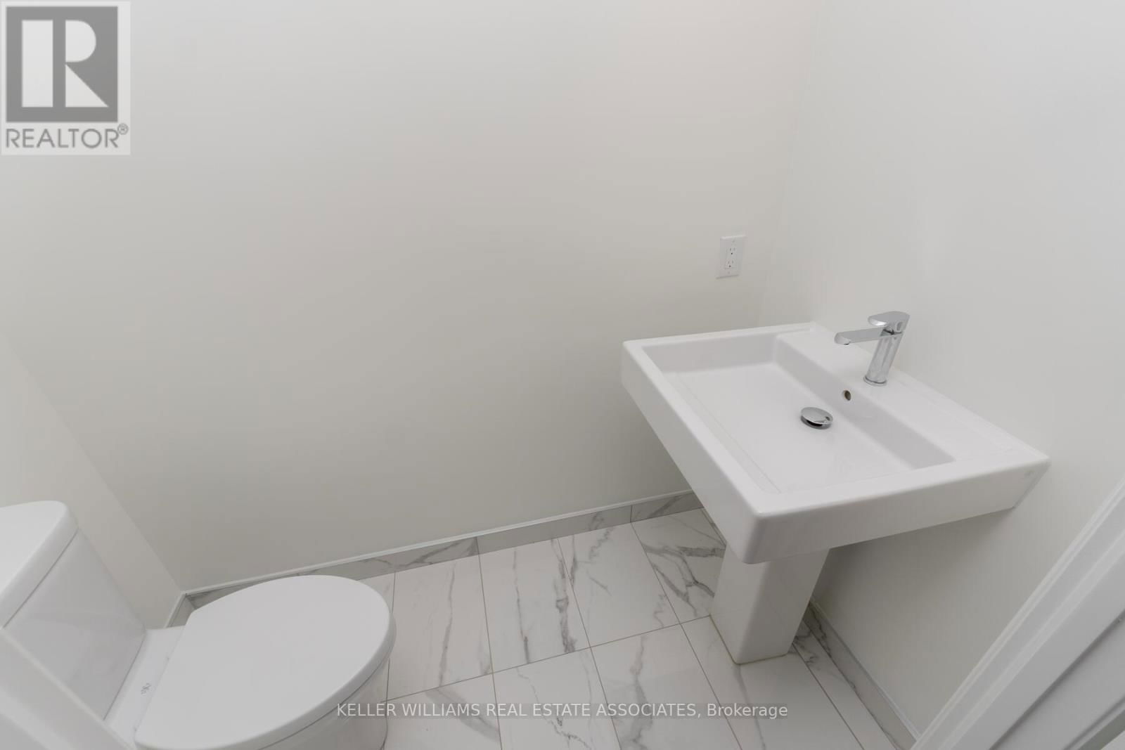 303 - 42 MILL STREET Image 17