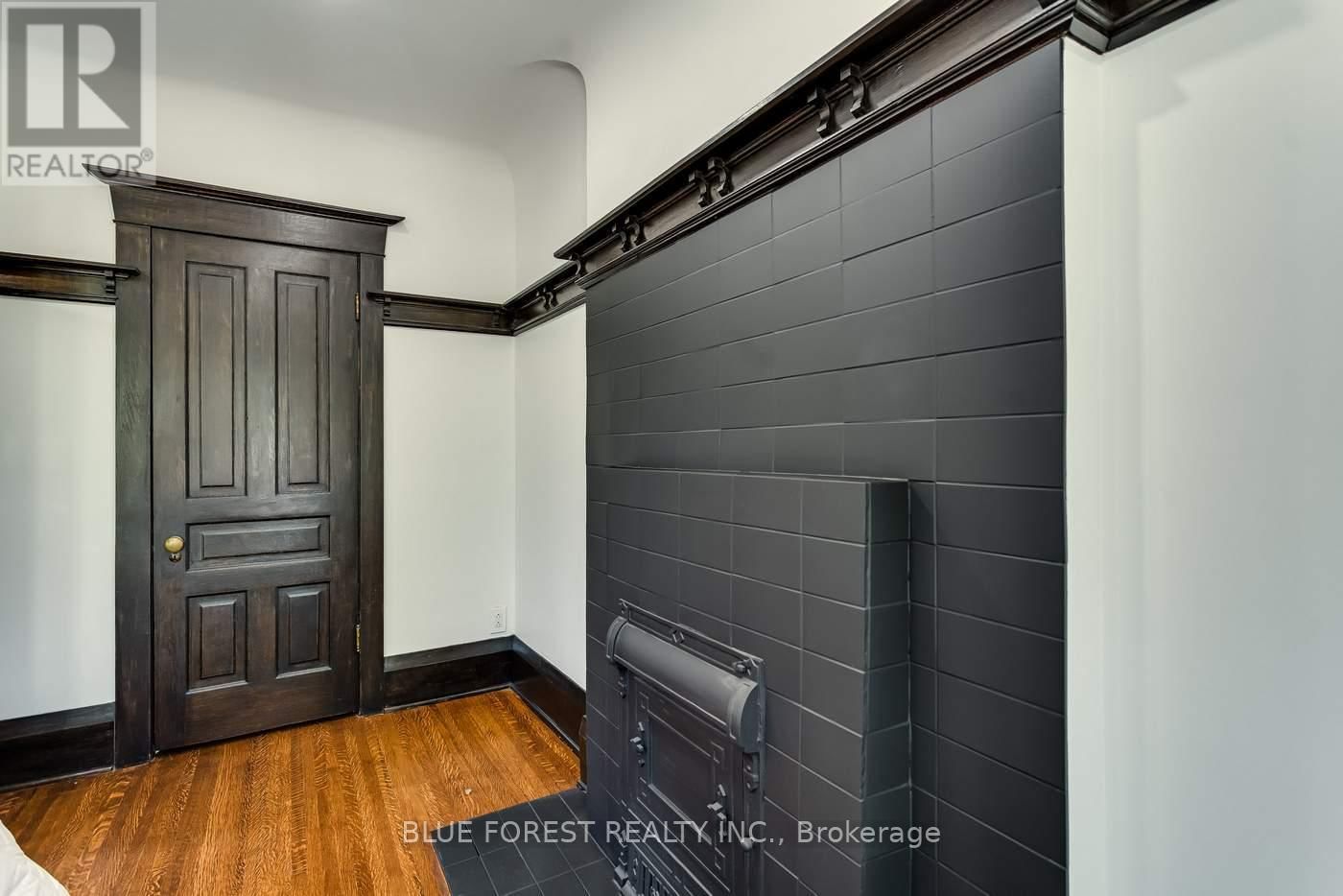 8 LAUDER AVENUE Image 28