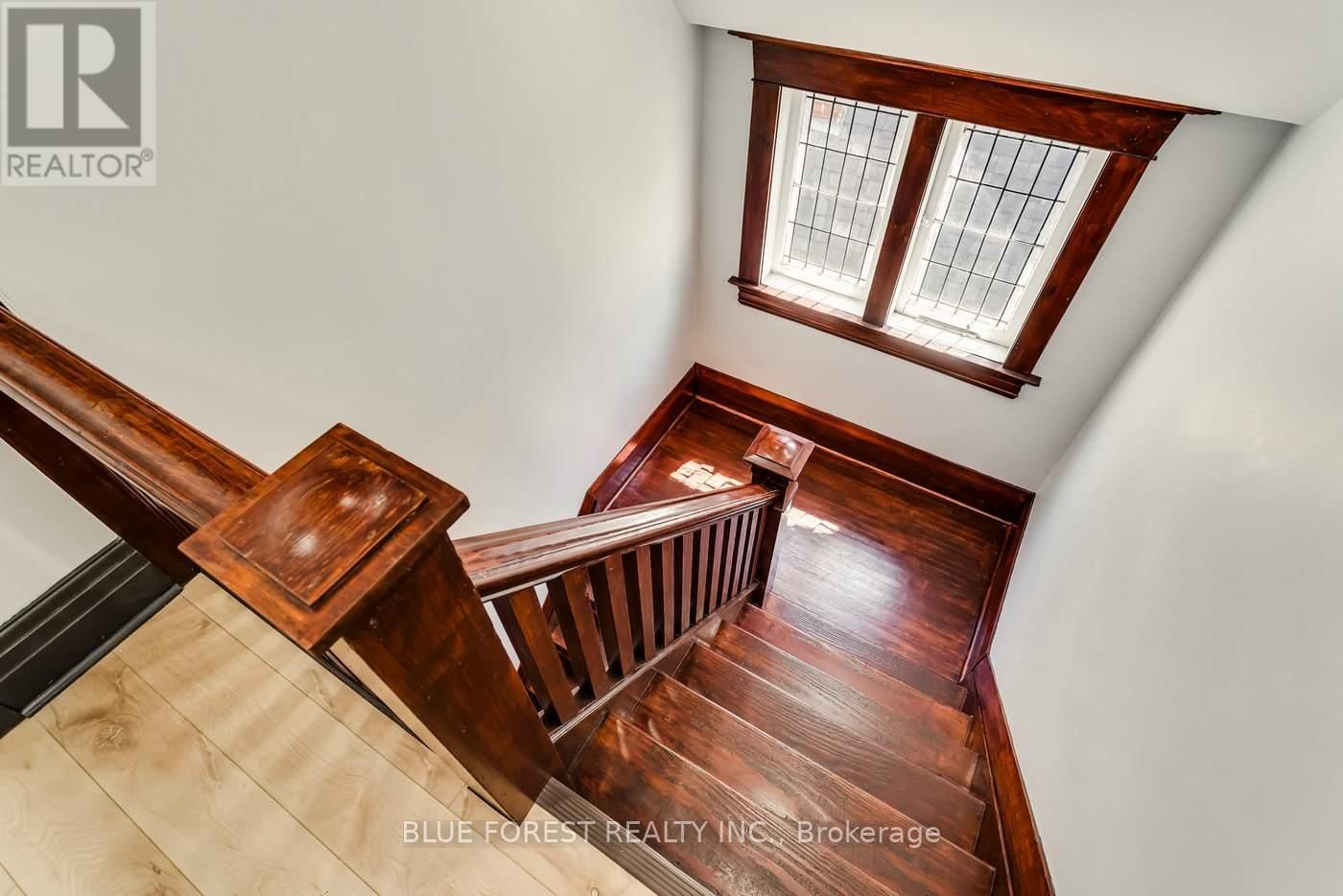 8 LAUDER AVENUE Image 32