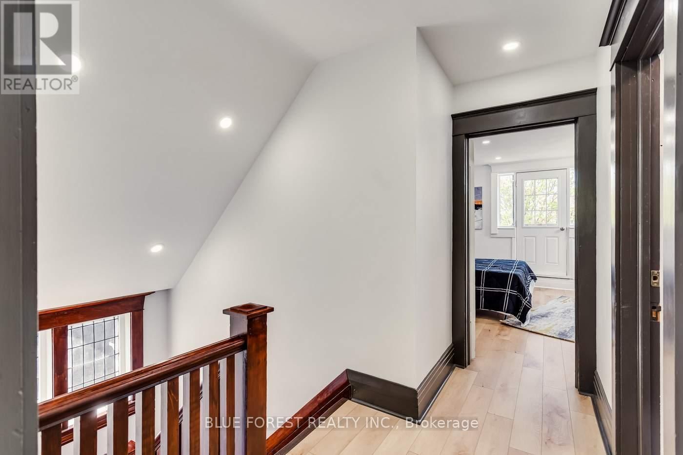 8 LAUDER AVENUE Image 33