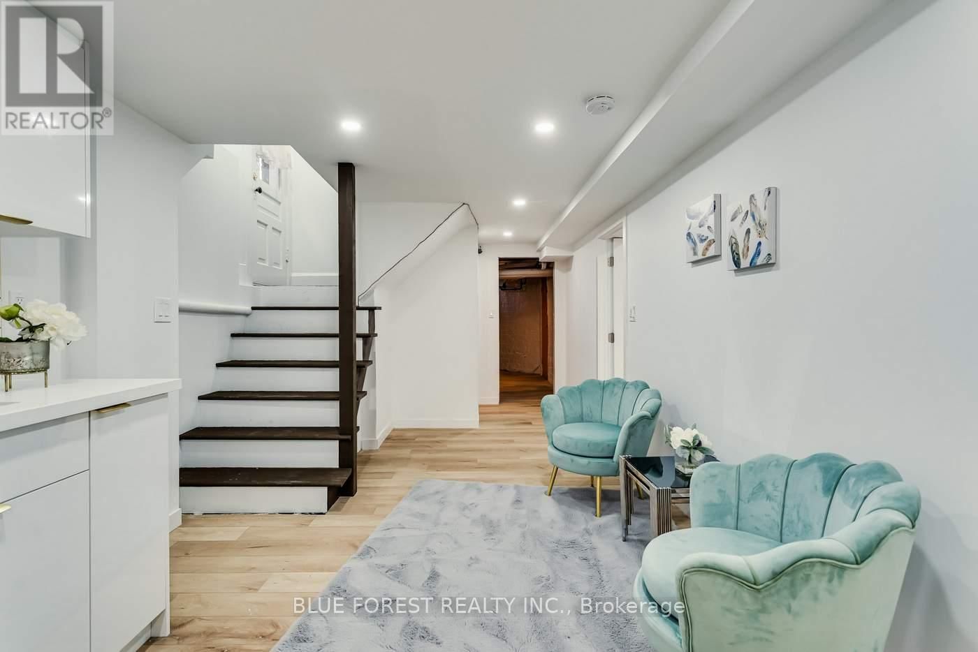 8 LAUDER AVENUE Image 40