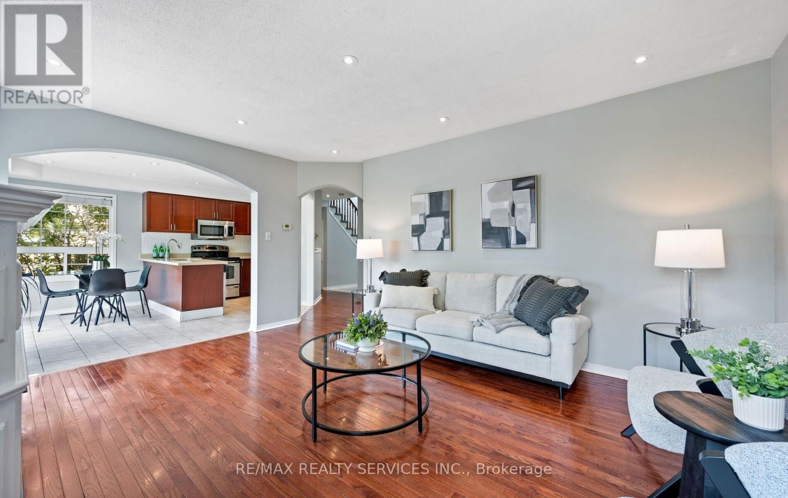 74 EARL GREY CRESCENT Image 10