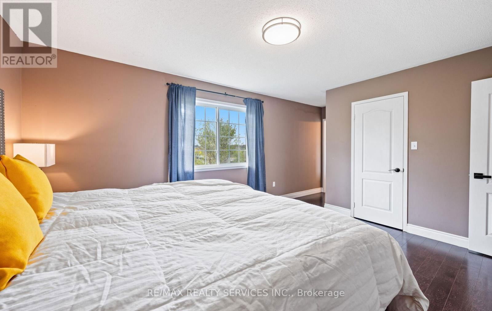 74 EARL GREY CRESCENT Image 21