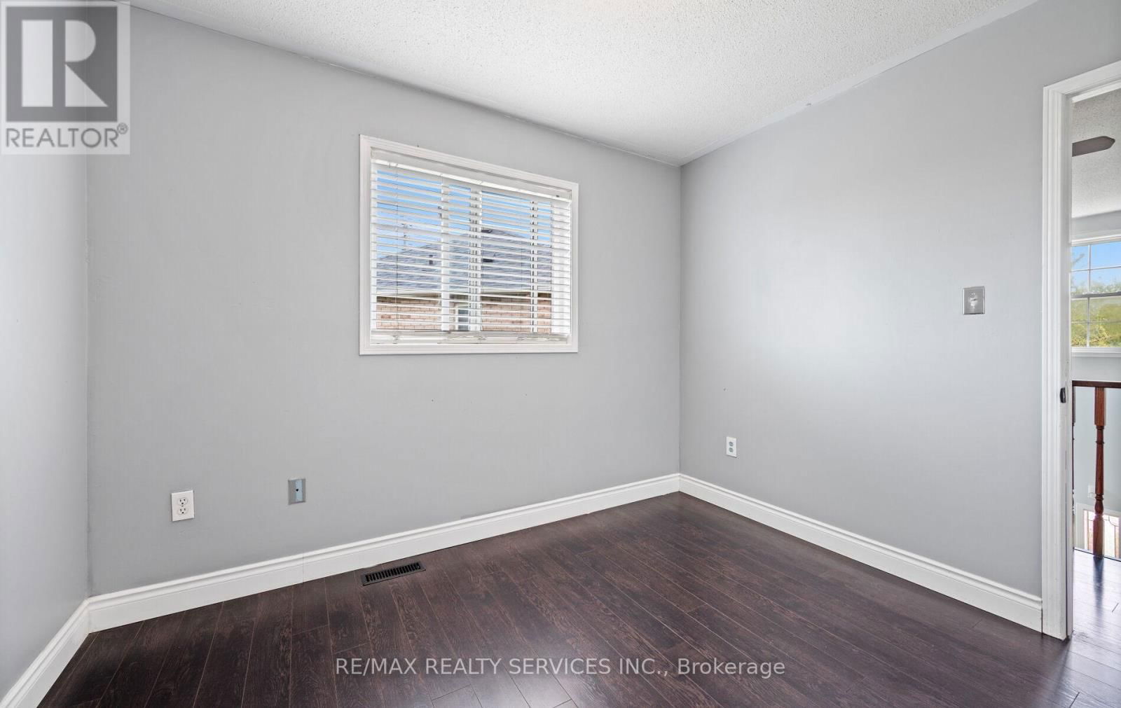 74 EARL GREY CRESCENT Image 26