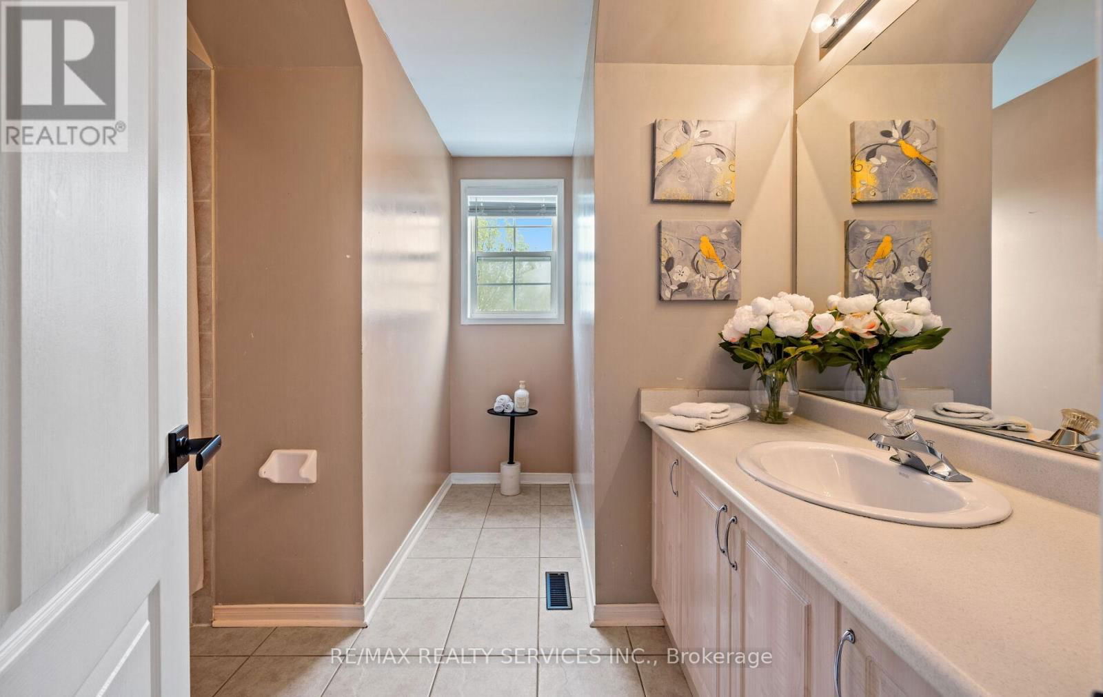 74 EARL GREY CRESCENT Image 29