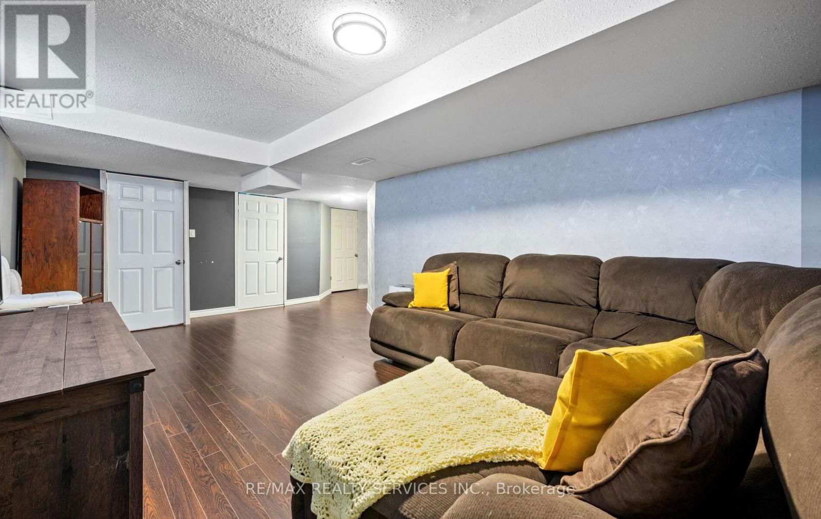 74 EARL GREY CRESCENT Image 31