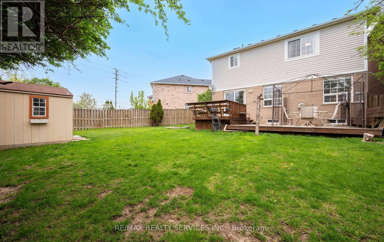 74 EARL GREY CRESCENT Image 34
