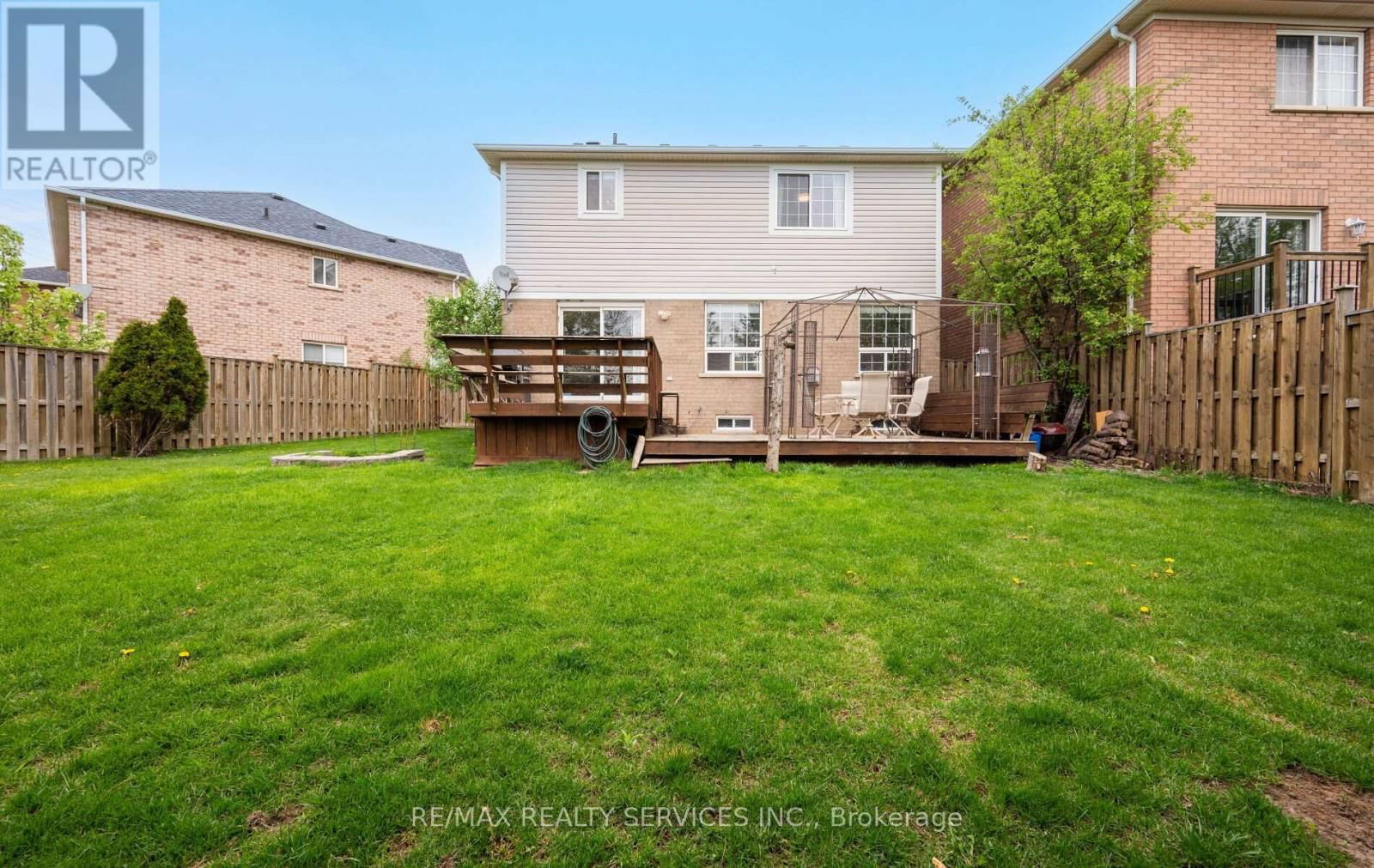 74 EARL GREY CRESCENT Image 35