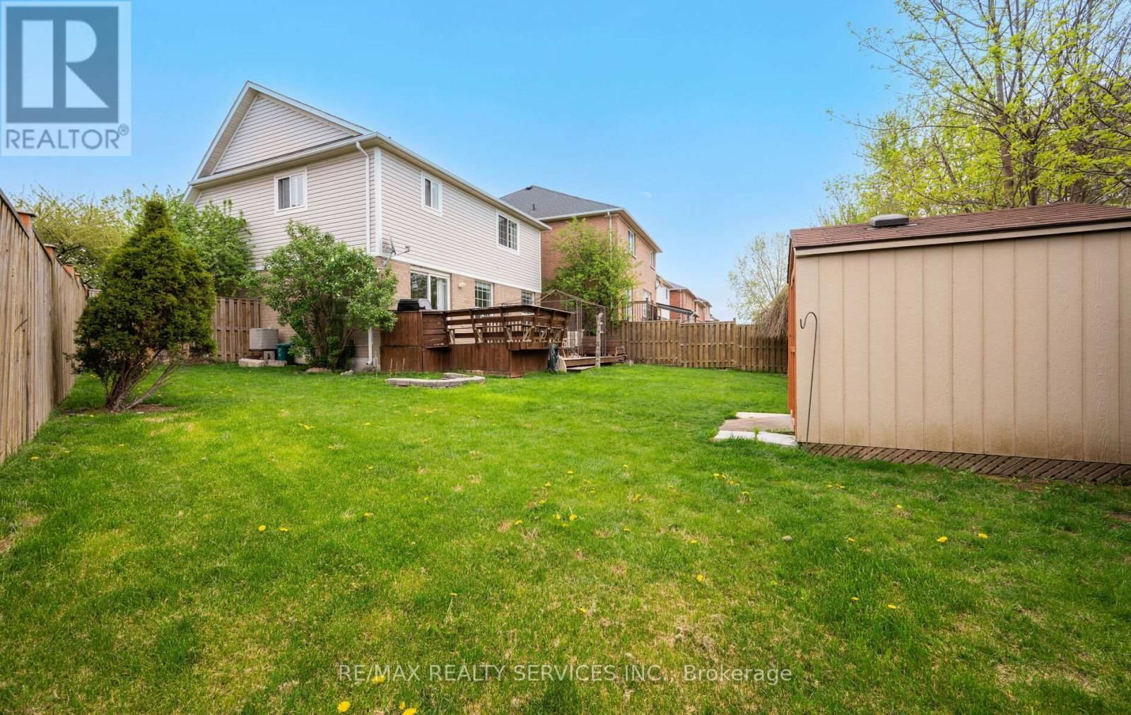 74 EARL GREY CRESCENT Image 36