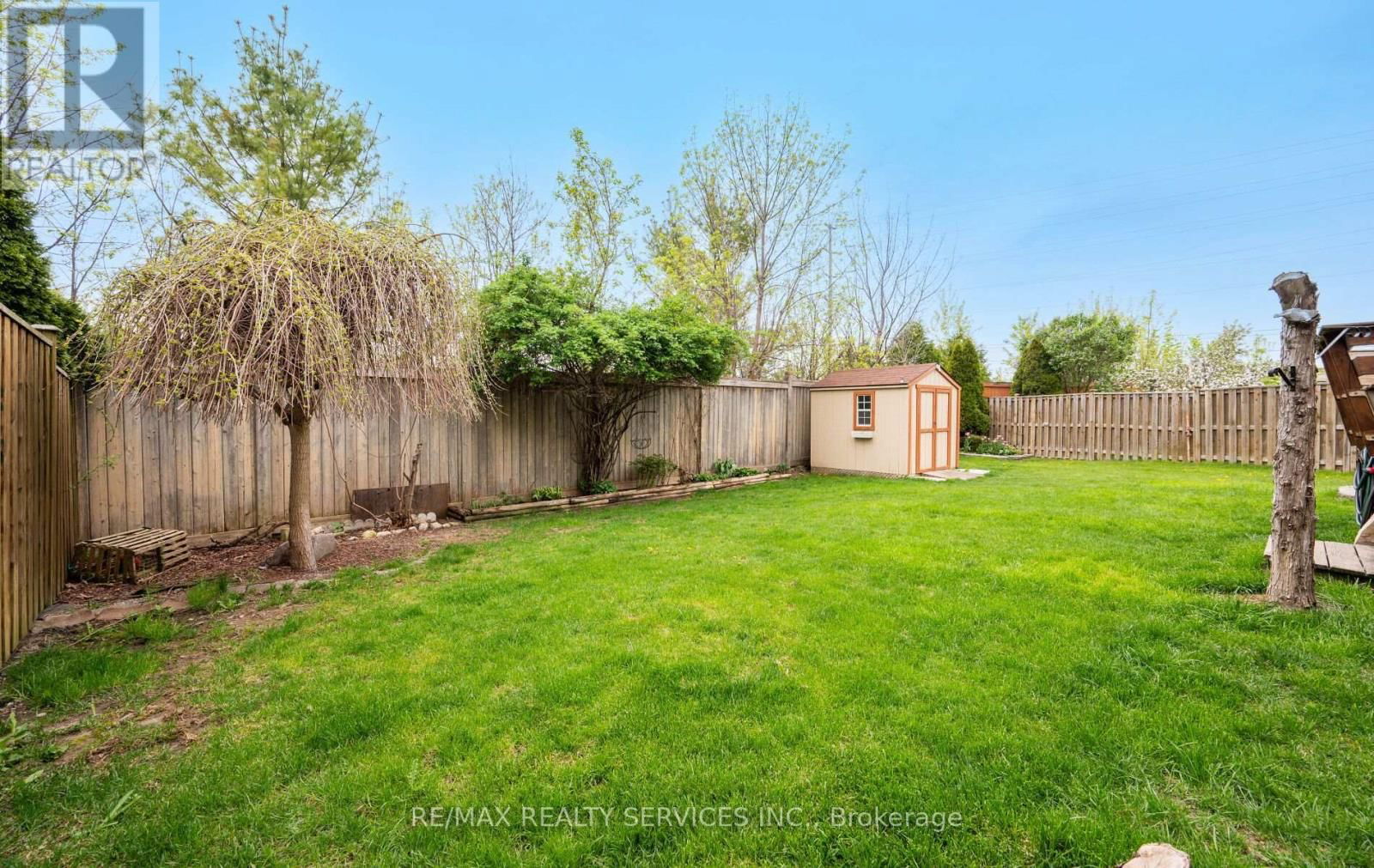 74 EARL GREY CRESCENT Image 37