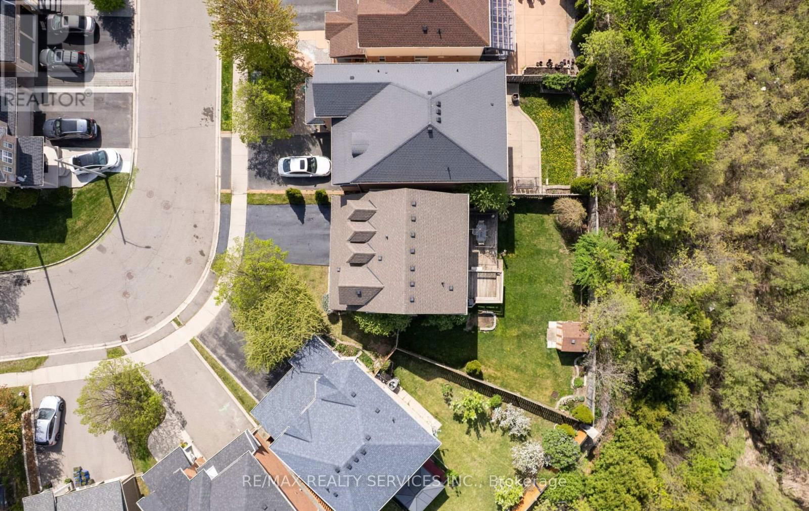 74 EARL GREY CRESCENT Image 39