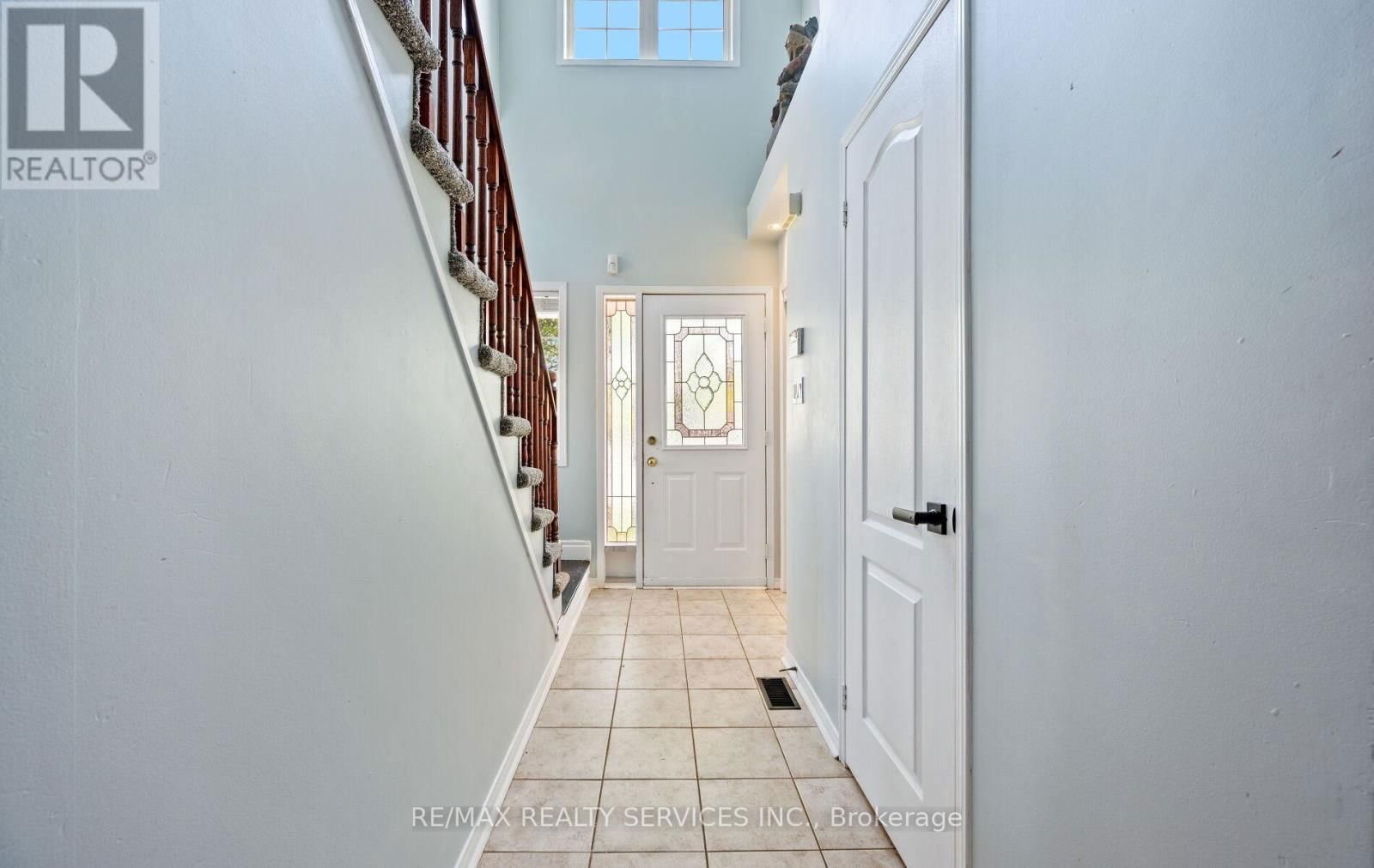 74 EARL GREY CRESCENT Image 7