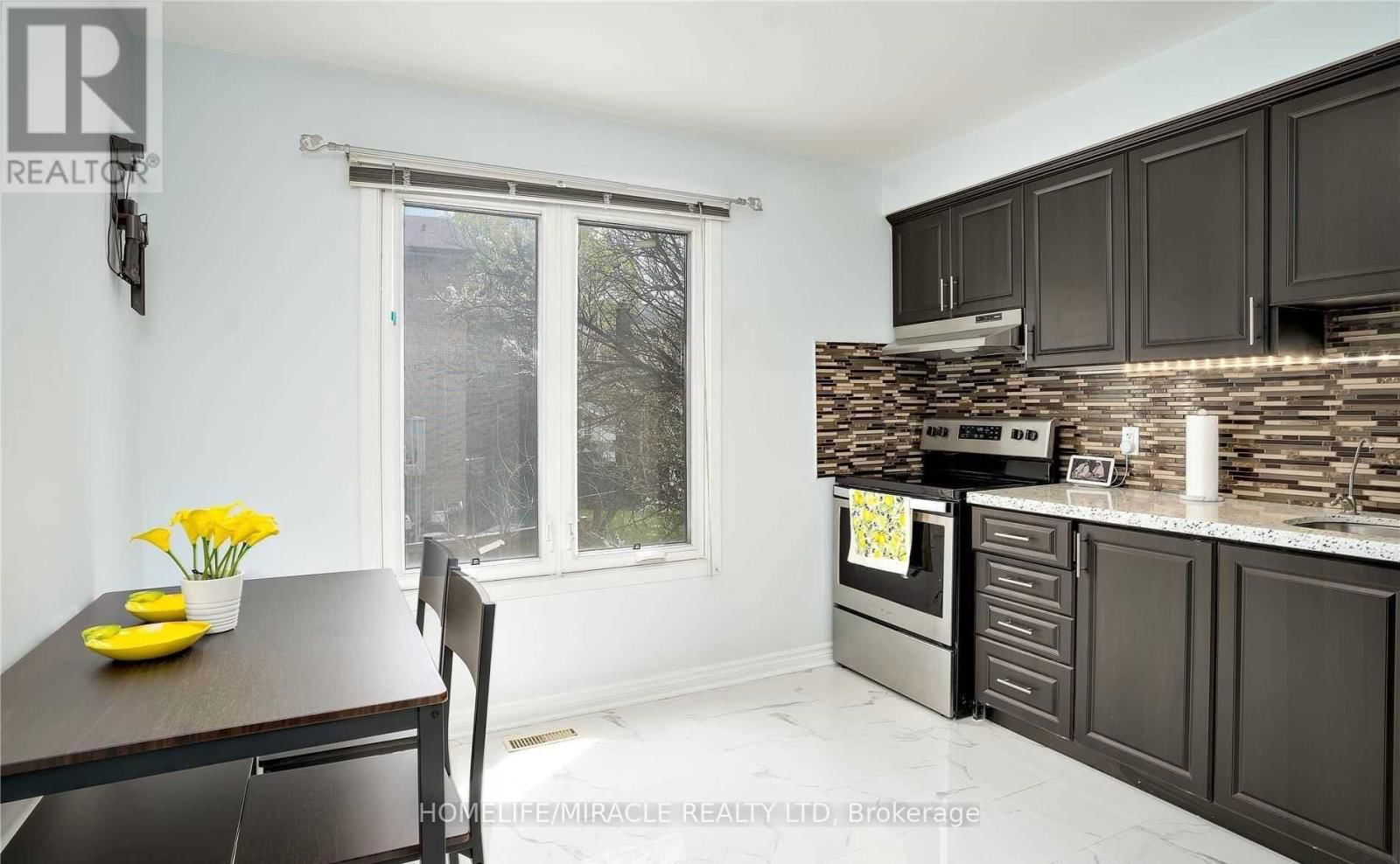 30 BROWNRIDGE CRESCENT Image 13