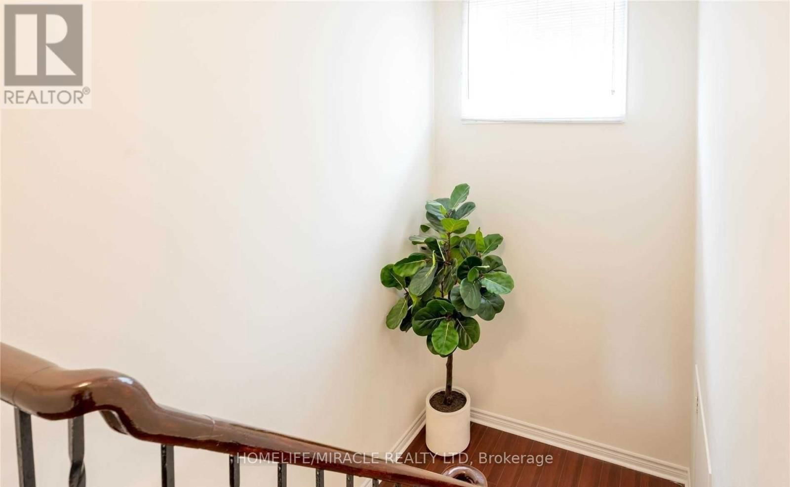 30 BROWNRIDGE CRESCENT Image 17