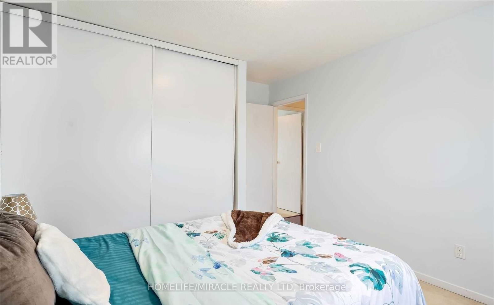 30 BROWNRIDGE CRESCENT Image 24