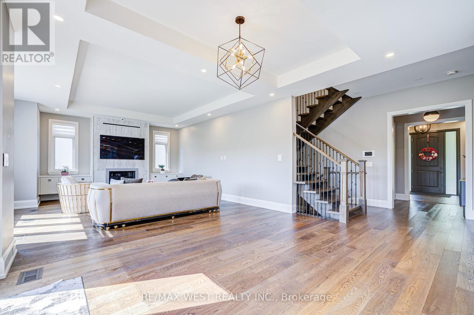 2194 HAYGATE CRESCENT Image 13
