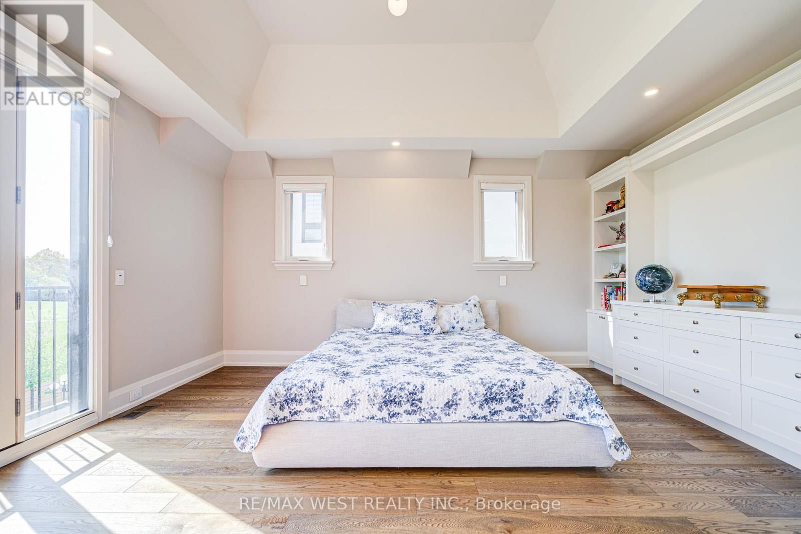 2194 HAYGATE CRESCENT Image 21