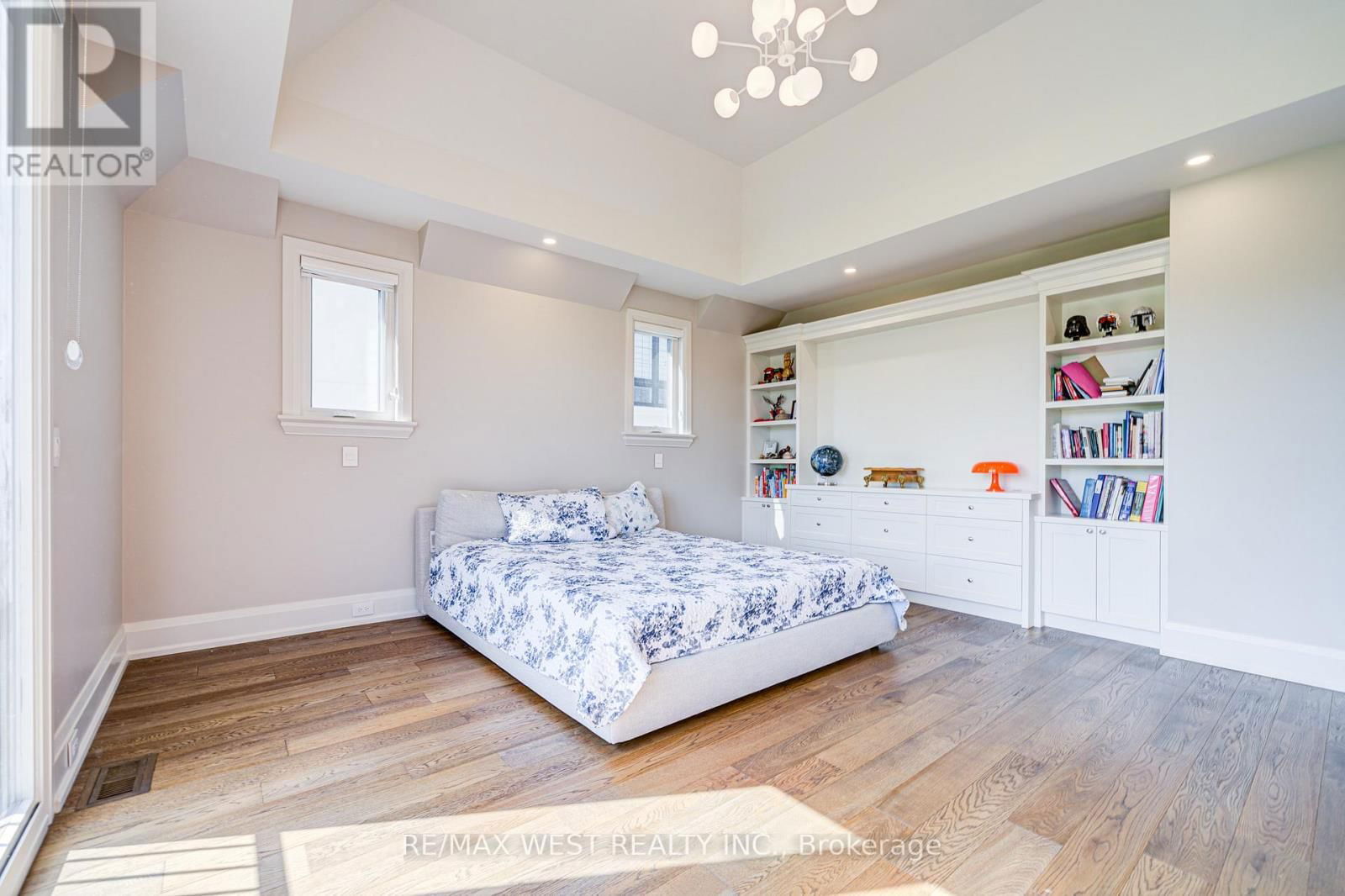 2194 HAYGATE CRESCENT Image 22