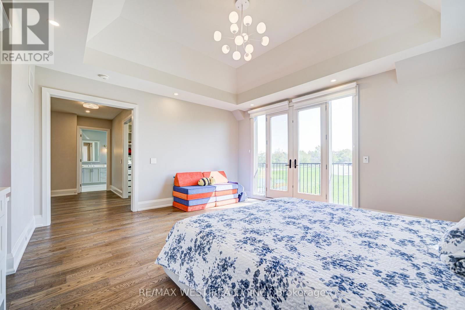 2194 HAYGATE CRESCENT Image 23