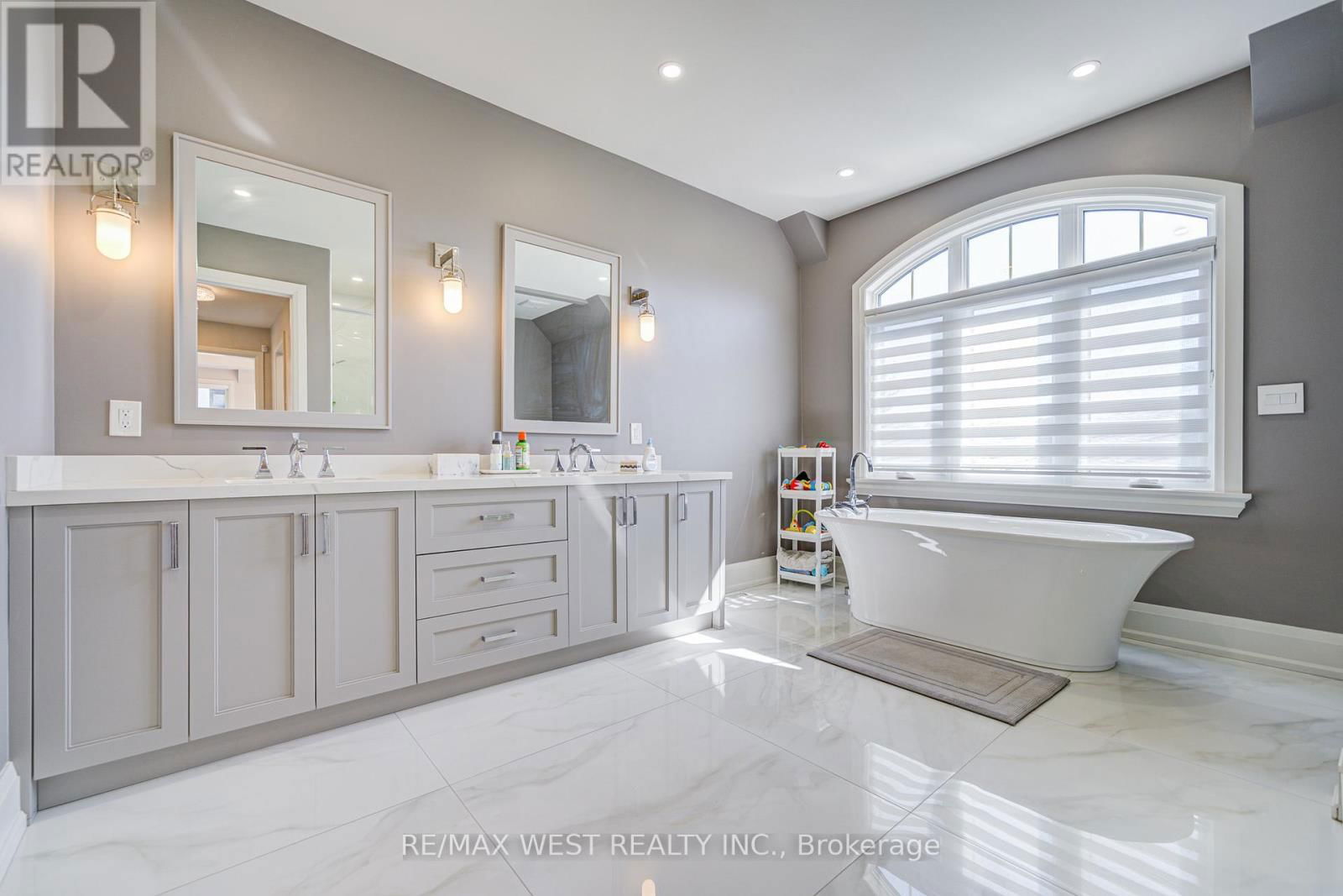 2194 HAYGATE CRESCENT Image 25