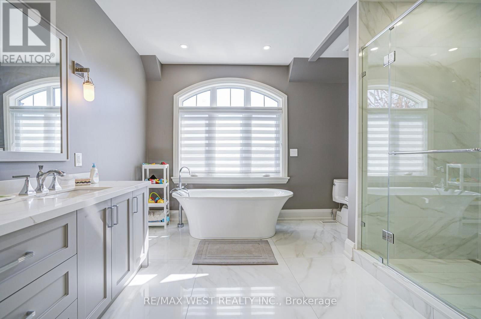 2194 HAYGATE CRESCENT Image 26