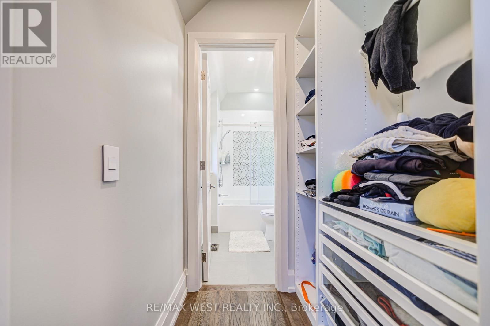 2194 HAYGATE CRESCENT Image 28