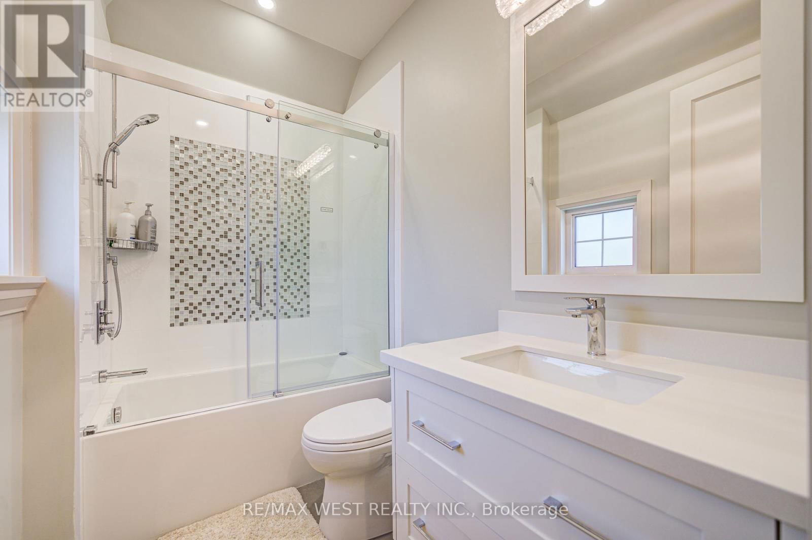 2194 HAYGATE CRESCENT Image 29