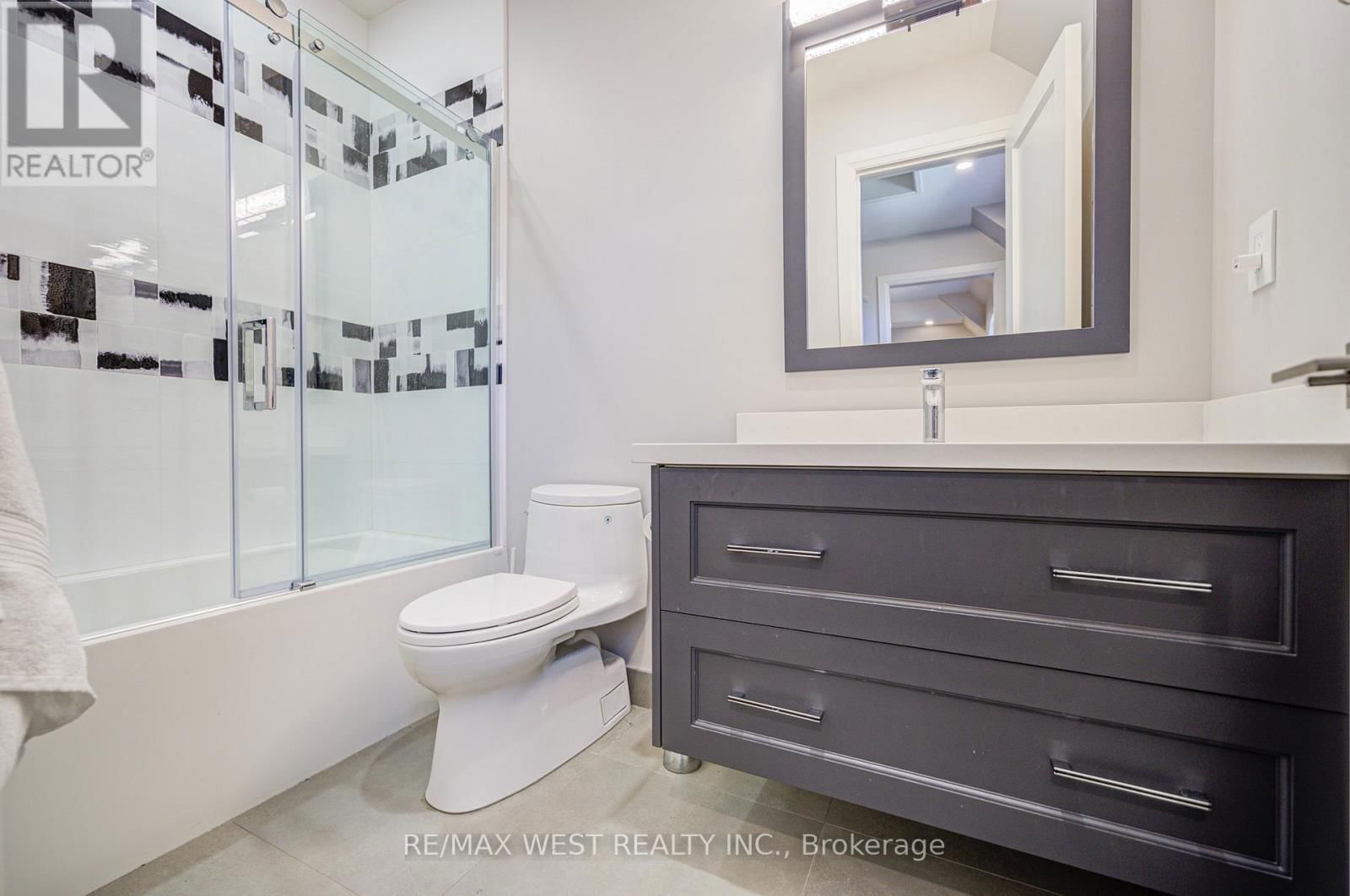 2194 HAYGATE CRESCENT Image 32