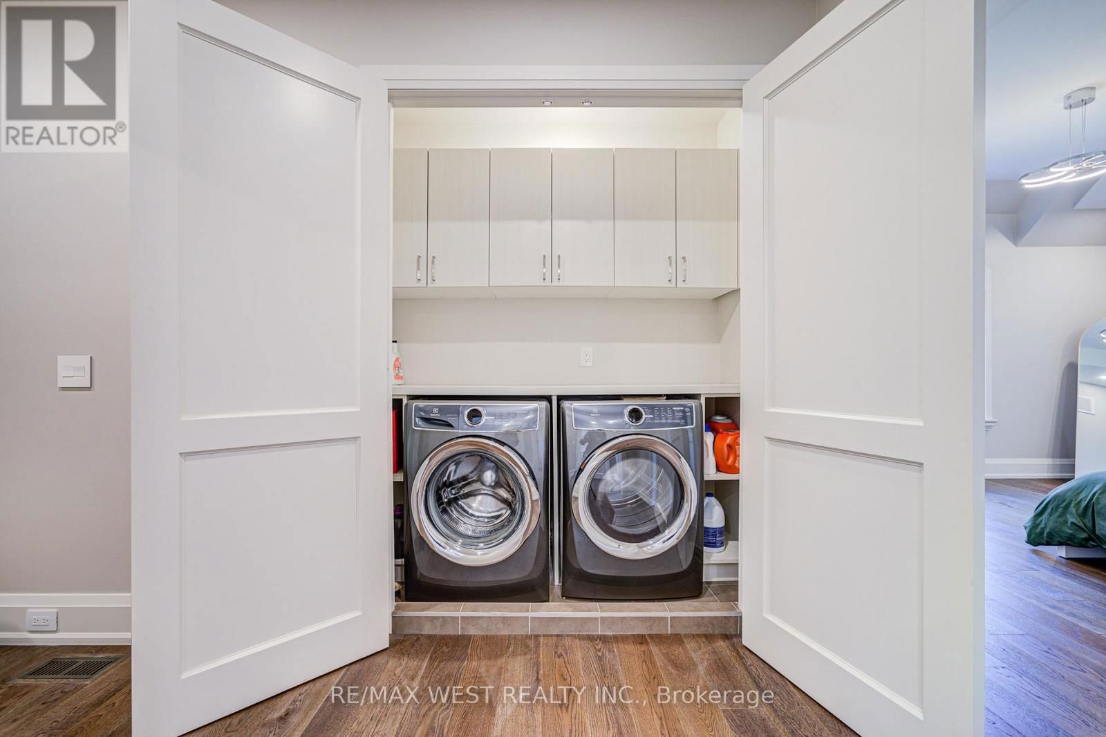 2194 HAYGATE CRESCENT Image 33