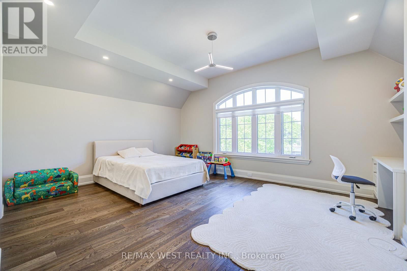 2194 HAYGATE CRESCENT Image 34