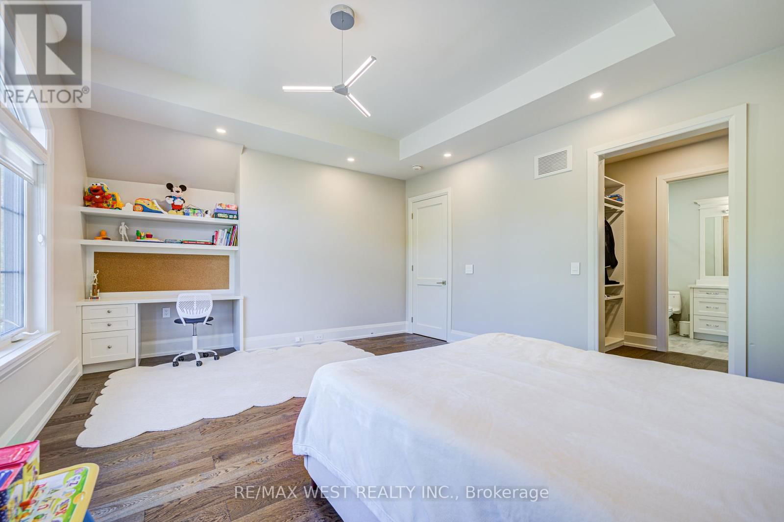 2194 HAYGATE CRESCENT Image 35