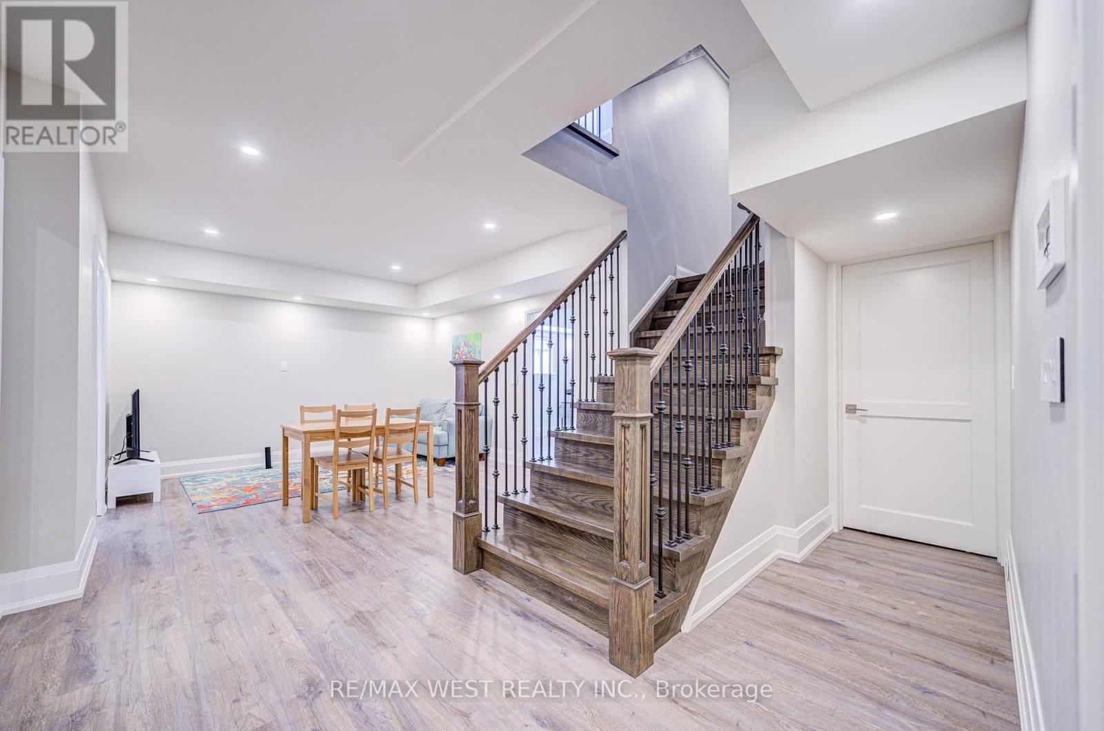 2194 HAYGATE CRESCENT Image 38