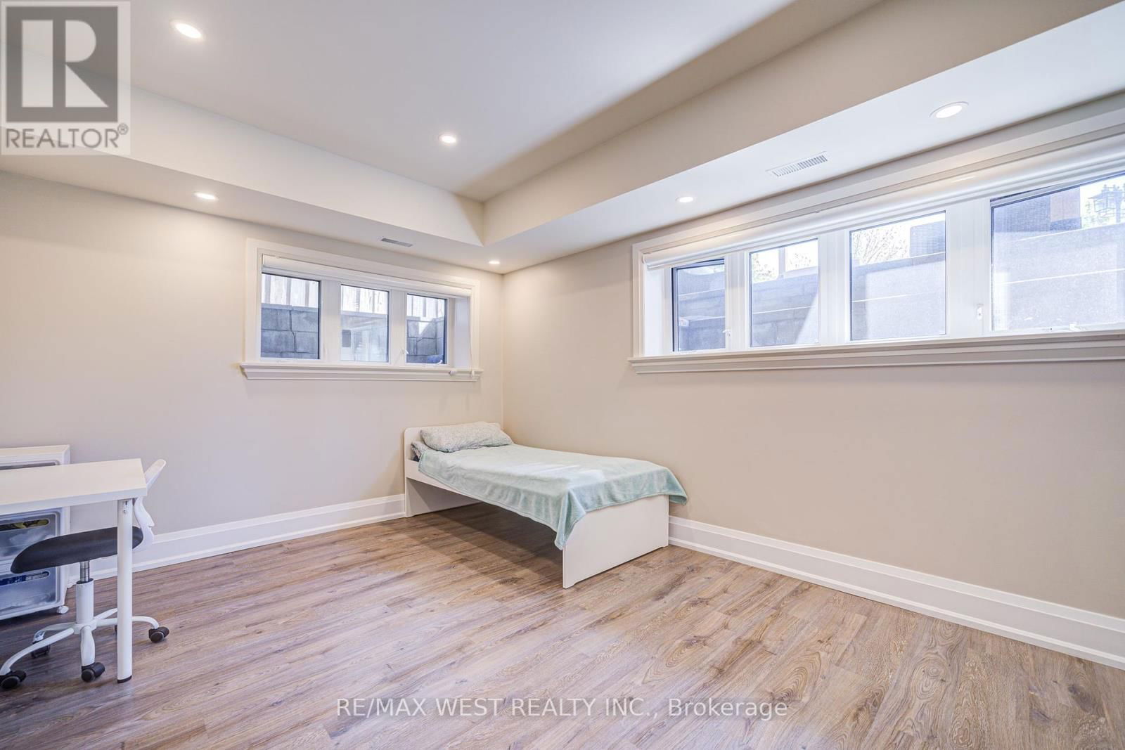 2194 HAYGATE CRESCENT Image 42