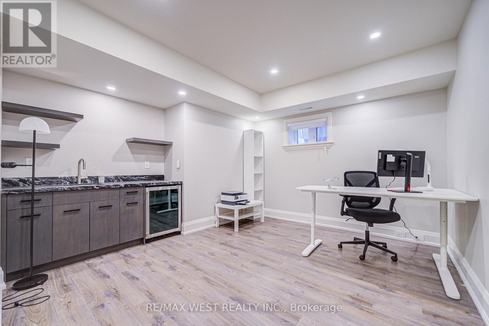 2194 HAYGATE CRESCENT Image 43