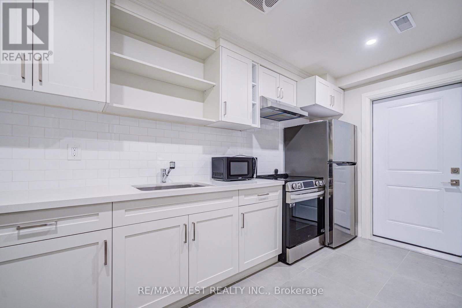 2194 HAYGATE CRESCENT Image 44
