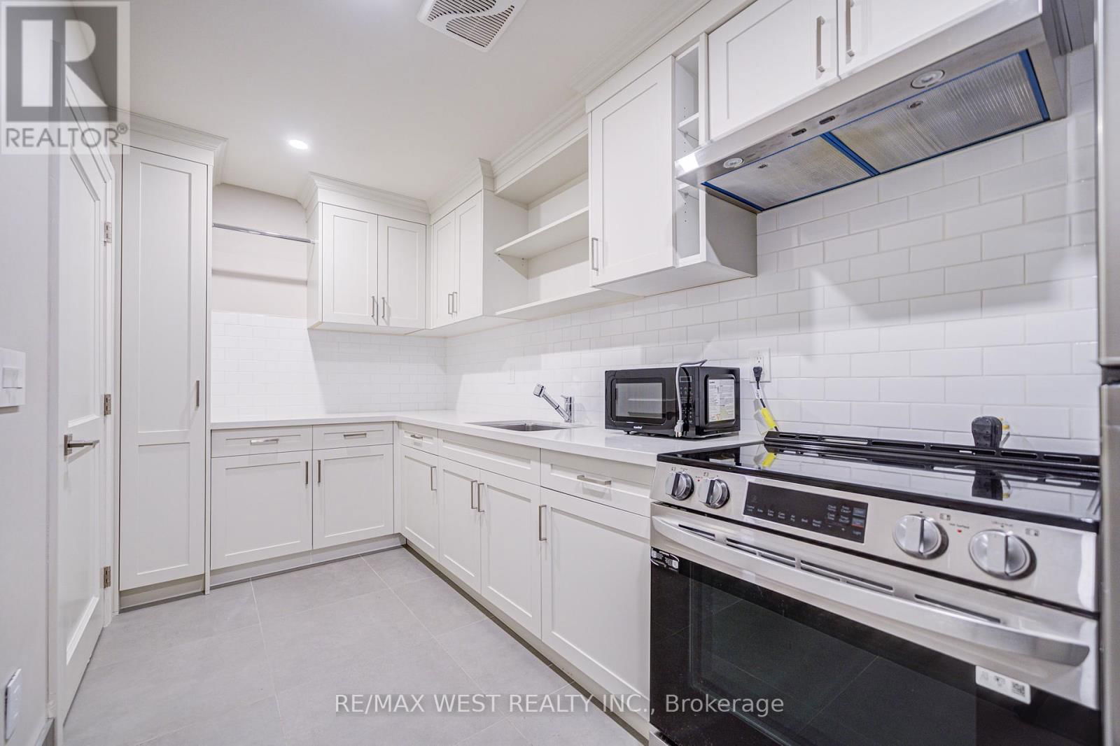 2194 HAYGATE CRESCENT Image 45