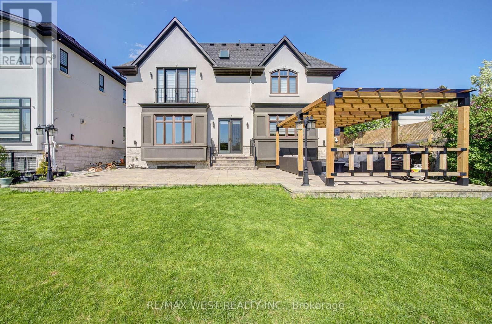 2194 HAYGATE CRESCENT Image 47
