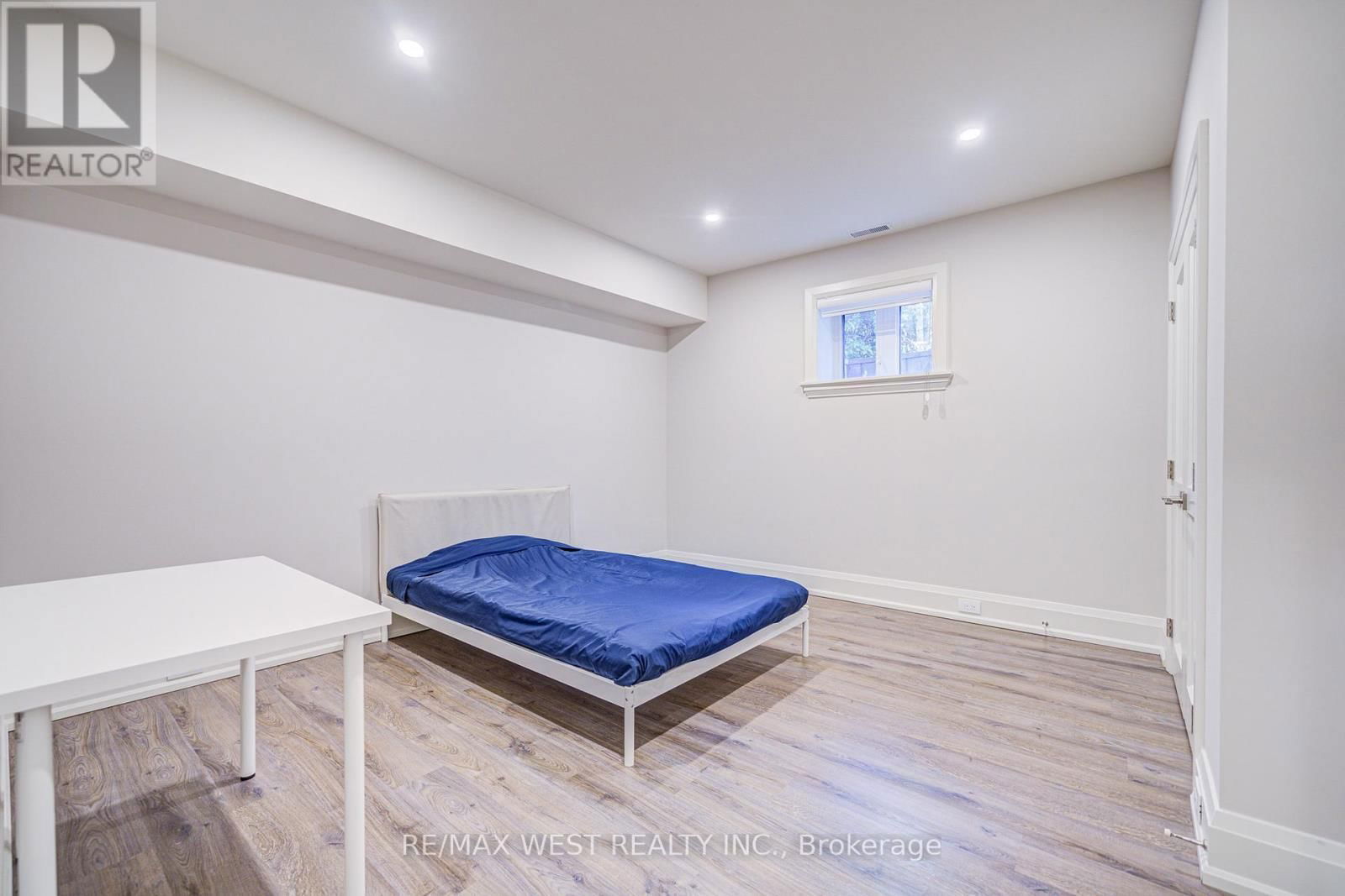 2194 HAYGATE CRESCENT Image 50