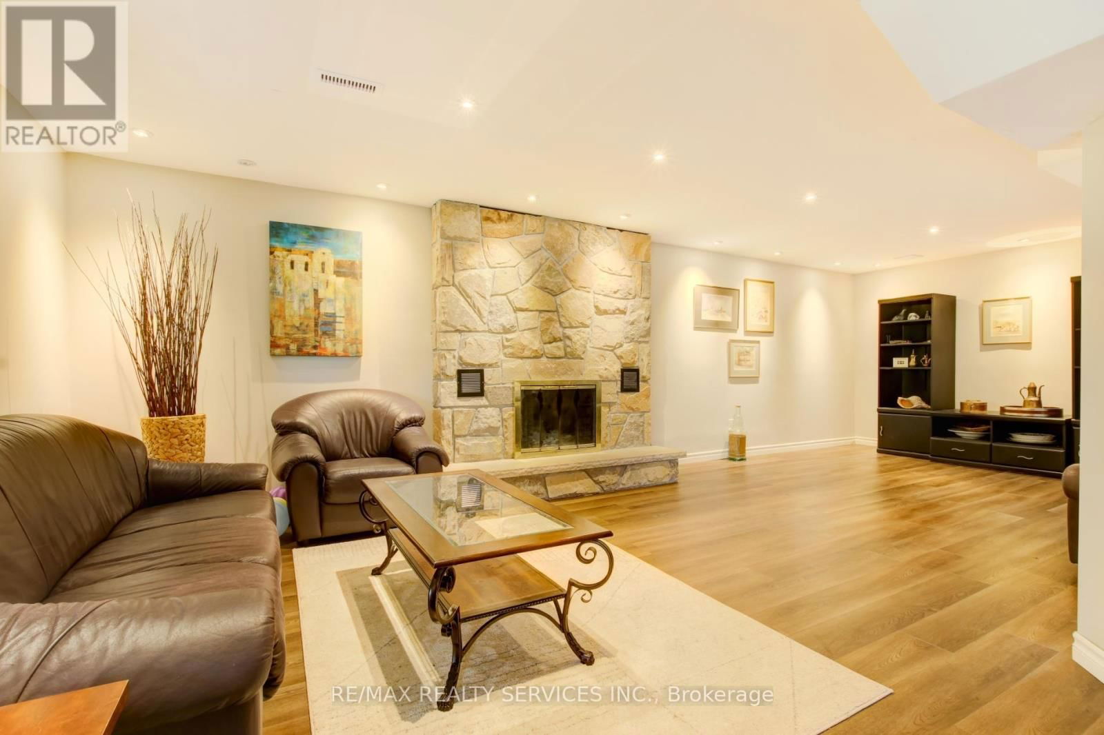 25 BROOKBANK COURT Image 24