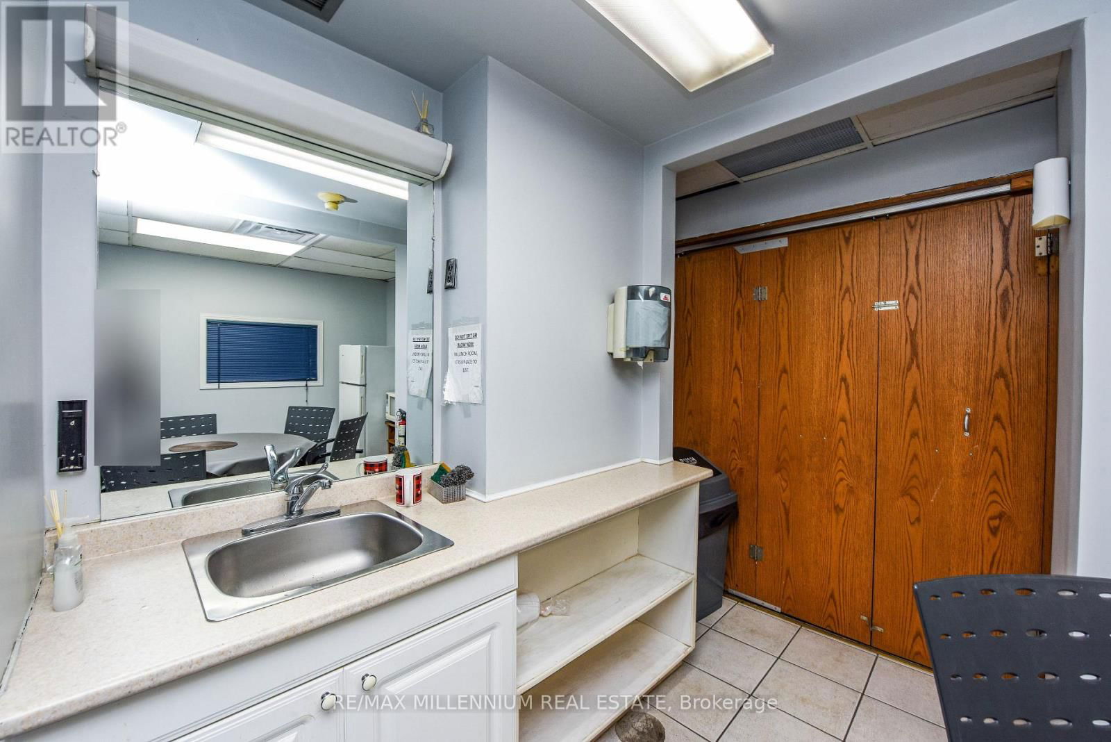 220 - 1300 STEELES AVENUE Image 11